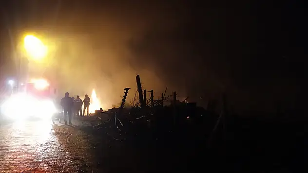 İskilip'te Korkutan Yangın: 3 Ev Küle Döndü