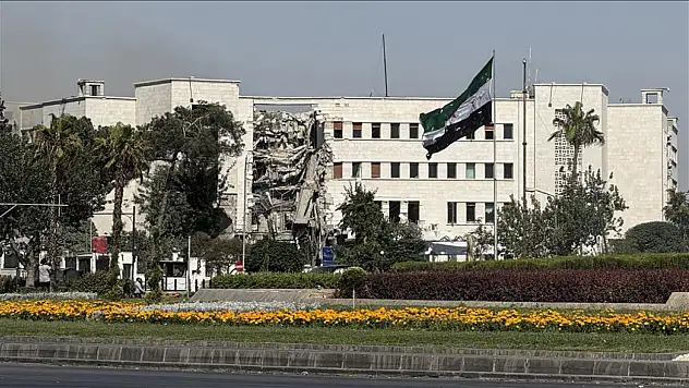 İsrail ve Suriye'nin ateşkese vardığını duyurdu