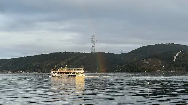 İstanbul Boğazı'nda gökkuşağı şöleni