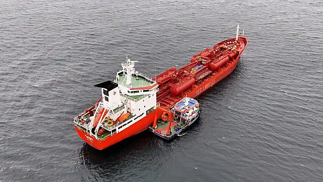 İstanbul'da Alatepe Tankeri için kurtarma çalışmaları başladı