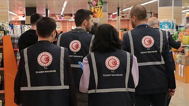 İstanbul Valiliği, fahiş fiyat artışları, stokçuluk ve etiket yönetmeliği ihlallerine karşı denetimlerini sıkılaştırdı.