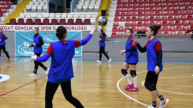 Kadın Hentbol Takımı Süper Lig İçin Sahaya İniyor