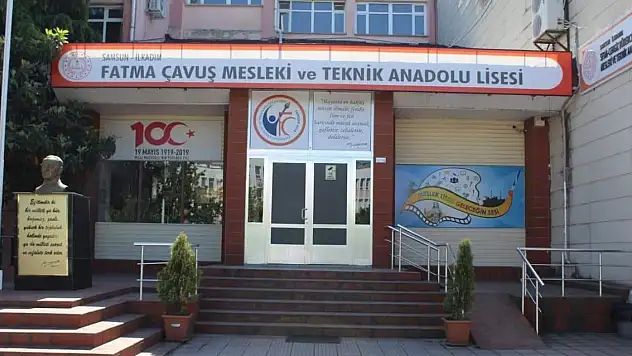 Kantinde yedikleri tavuk hastanelik etti