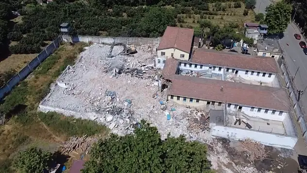 Kapanan Cezaevinde yıkım başladı