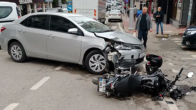 Kavşakta Kaza Motosiklet Sürücüsü Yaralandı