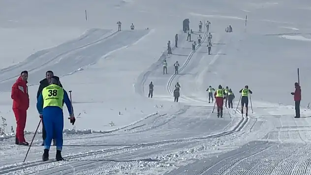 Kayaklı Koşuda Barış ve Kardeşlik Buluşması Yüksekova'da