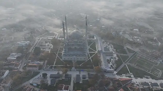 Kentin yüksek noktalarında sis geçişleri etkili oldu