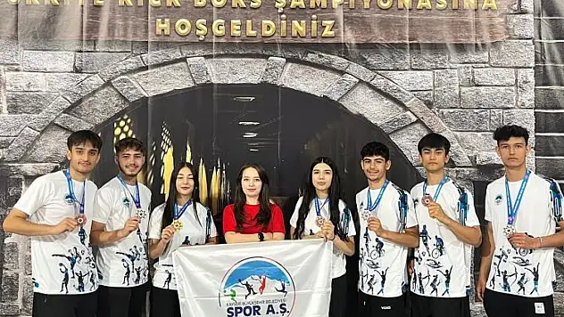 Kick Boks'ta Kayseri'ye 7 madalya