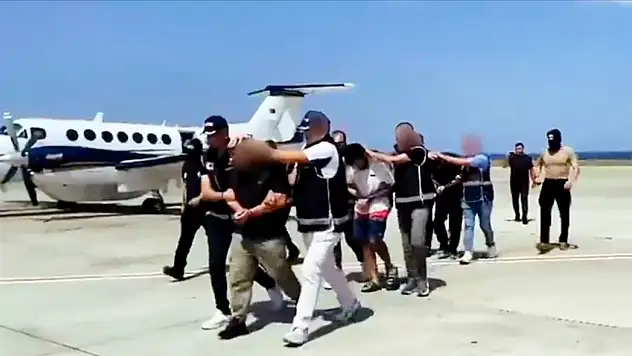 Kırmızı bültenle aranan 3 suçlu Türkiye'ye getirildi