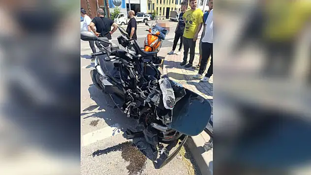 Kırmızı ışıkta geçti, canından oldu