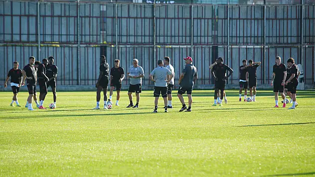 Kırmızı Şimşekler Hazırlıkta Vites Artırıyor! Westerlo ve Telstar Sınavı