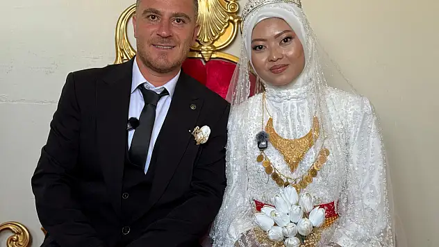 Endonezya'ya damat gitti: Kıtalar aşklarına engel olmadı