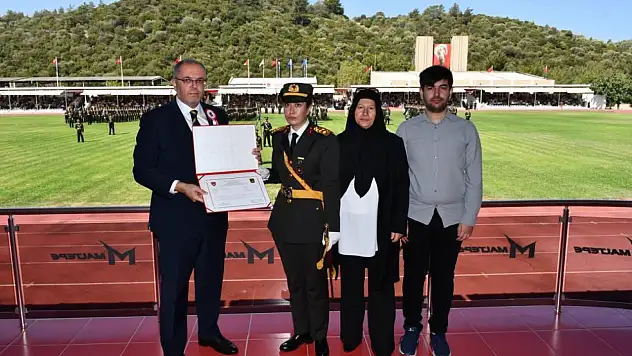 Kızı teğmen olarak mezun oldu