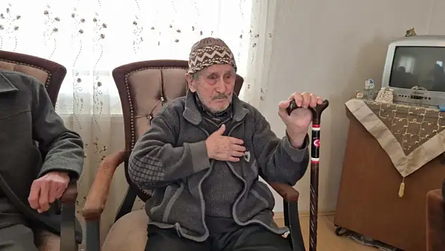 Kızılcık ağacından dünyaya uzanan asalet