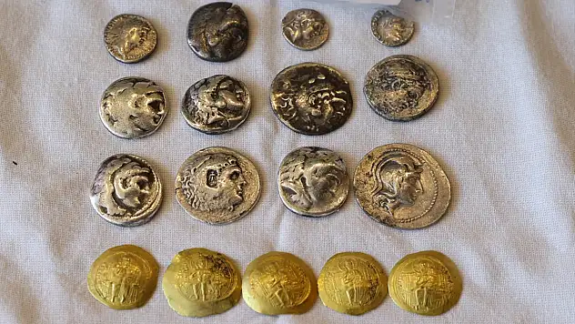 Koltuk altına tarih saklamış