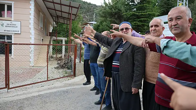 köy adına alındı sandıkları konak, eski muhtarın çıktı