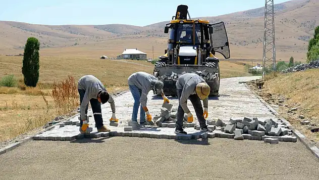 Köy yolları modern görünüme kavuşuyor