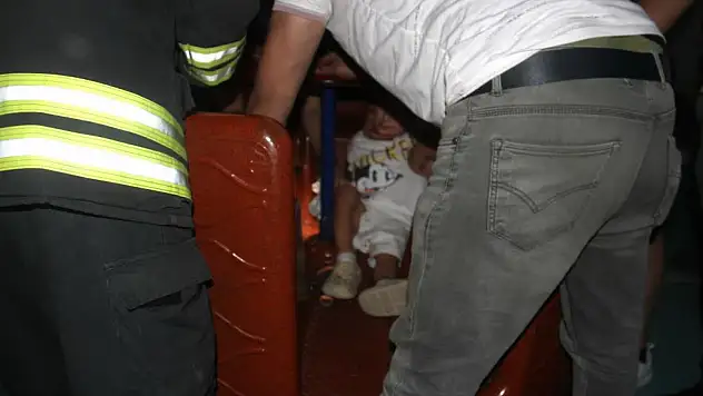 Küçük çocuğun ayağına vida saplandı