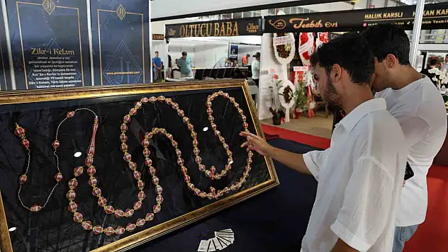 Kur'an-ı Kerim'in 604 sayfası tespihe nakşedildi