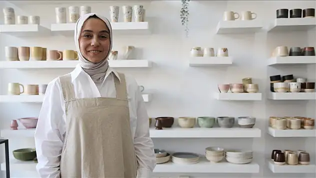 Kurduğu atölyeyle seramik sevgisini mesleğe dönüştürdü