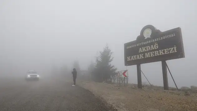 Ladik Akdağ Kayak Merkezi'nde sis etkili oldu