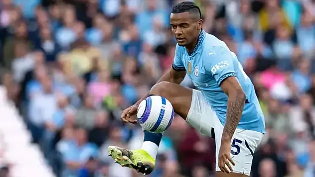 Manchester City'nin stoperi Galatasaray'a! Menajeri İstanbul'a geliyor