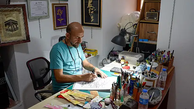 Manisalı kaligrafi ustası, sanatını gelecek nesillere aktarıyor