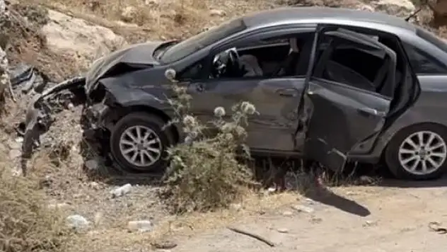 Mardin'de iki otomobil çarpıştı, yaralılar var