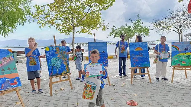 Marmara Adası'nda çocuklardan 'Adanın Renkleri' sergisi