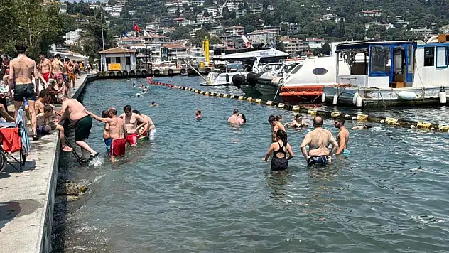 Megakentte bunalan vatandaşlar sahile akın etti