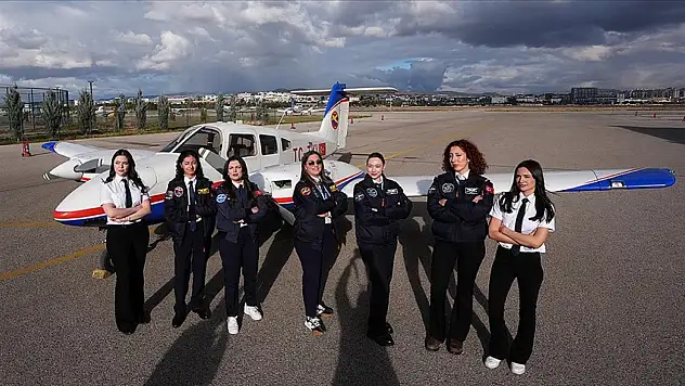 'Mektepli' kadın pilotlar THK Üniversitesinde yetişiyor