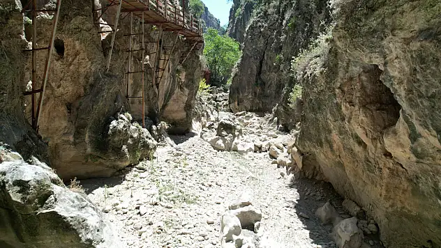 Menderes Nehrinin kuruması Çal Kısık Kanyonu'nu etkiledi