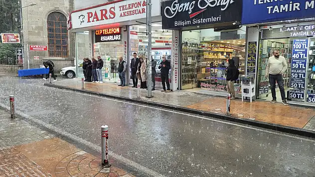 Meteoroloji uyarmıştı! Samsun'da sağanak yağış etkili oldu