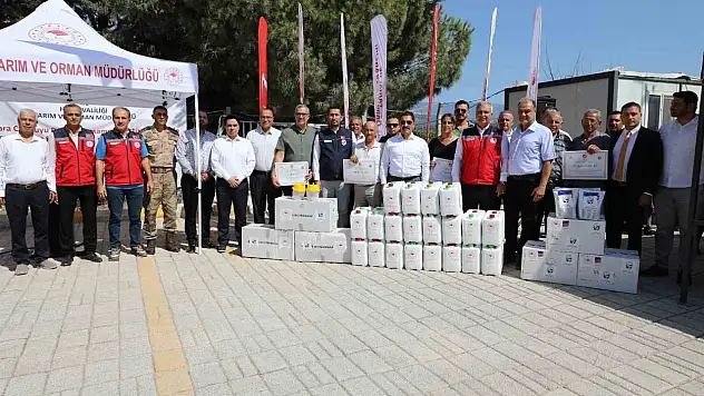 Meyve sineğiyle mücadele kapsamında çiftçiler desteklendi