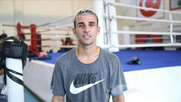 Milli boksör, dünya şampiyonluğu için yumruk sallıyor