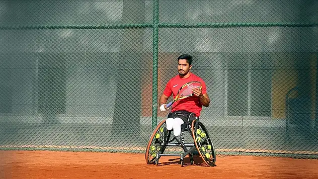 Milli para tenisçi Ahmet Kaplan,yarı finale yükseldi