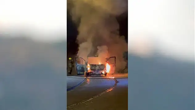 minibüs alev alev yandı