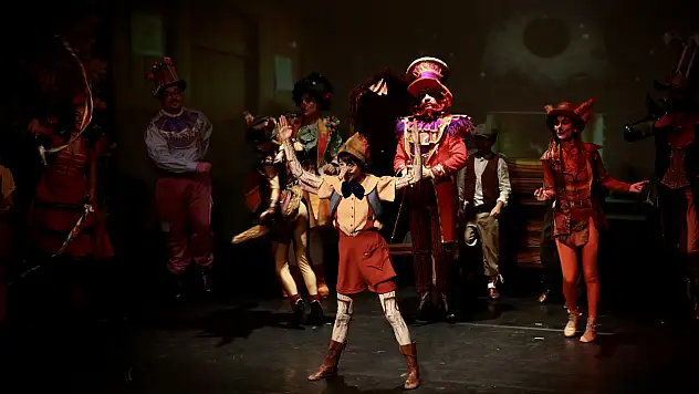 Minik sanatseverler 'Pinokyo' ile buluştu