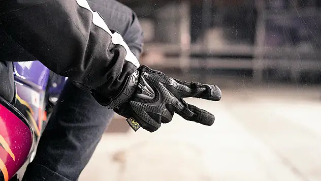 Motosiklet eldiveni nasıl olmalı?