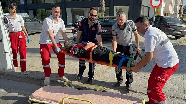 Motosiklet Genç Kıza Çarptı, 2 Yaralı