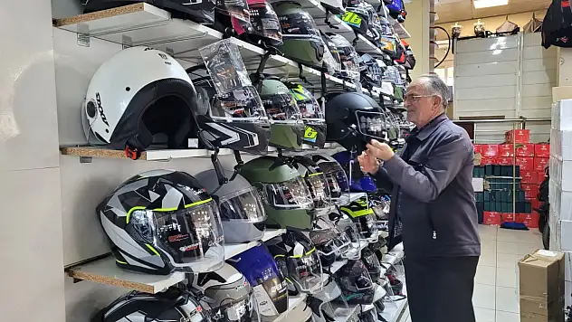 Motosiklet ve traktör sürücülerine eldiven ve koruyucu gözlük zorunluluğu