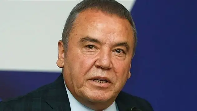 Muhittin Böcek hastaneye kaldırıldı