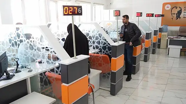 Muş nüfus müdürlüğü öğrenciler için hafta sonu mesaisinde