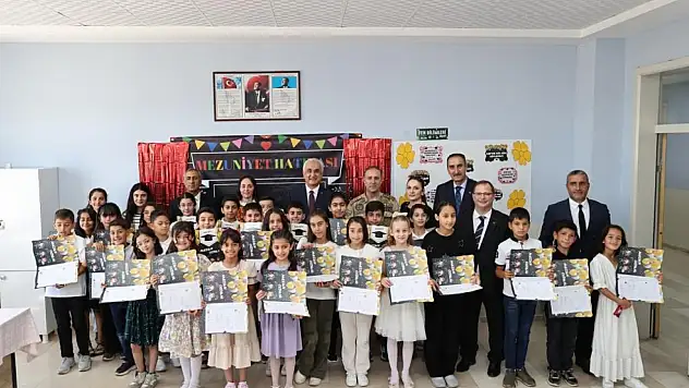 Muş'ta yüzlerce öğrenci için karne heyecanı yaşanıyor