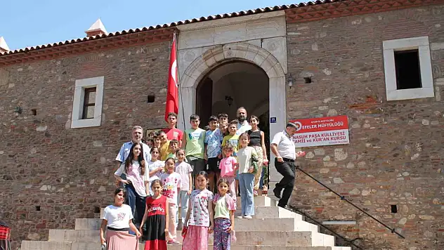 Nasuh Paşa Külliyesi'nde öğrencilerle bir araya geldi