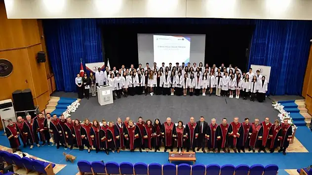 O Fakülte'nin öğrencileri beyaz önlük giydi