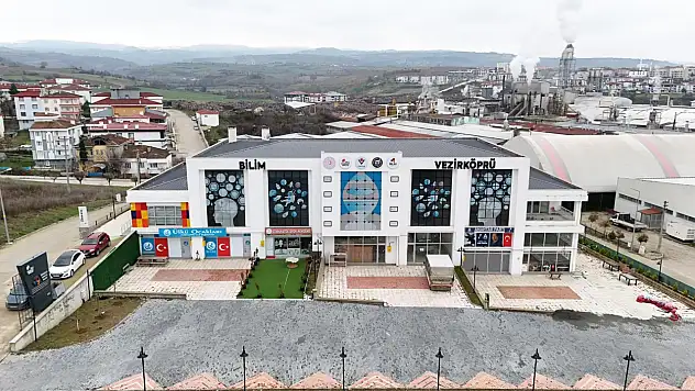 Öğrenciler yıl boyu bilimle tanışıyor