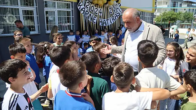 Öğrencilerden Başkan İbrahim Sandıkçı'ya Sevgi Seli