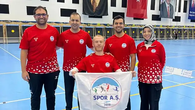 Okçuluk Milli Takımı'na iki sporcu