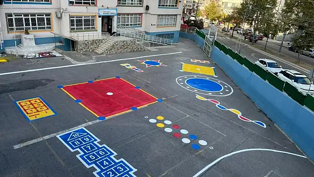 Okul boyama faaliyetleri devam ediyor